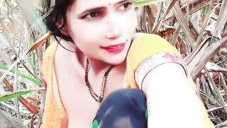 Sexy Bhabhi gets hot for sex in sugarcane field 